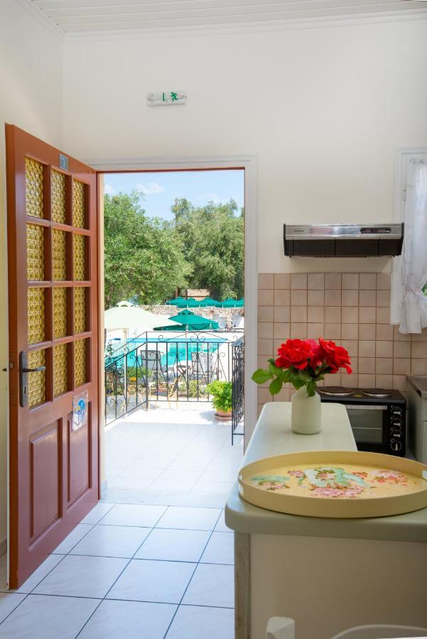 Livadi Studios With Pool Láka Kültér fotó